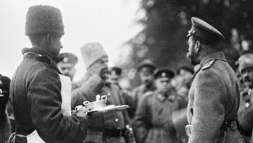 Николай II пробует солдатский обед. Первая мировая война 1914 - 1918 г. г.
