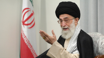 Аятолла Хаменеи: Иран готов обсуждать с США только ядерное соглашение