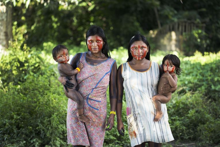 Женщины из племени каяпо