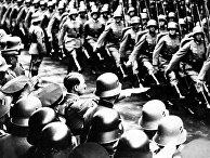 Адольф Гитлер принимает парад войск в Берлине, 1934 год