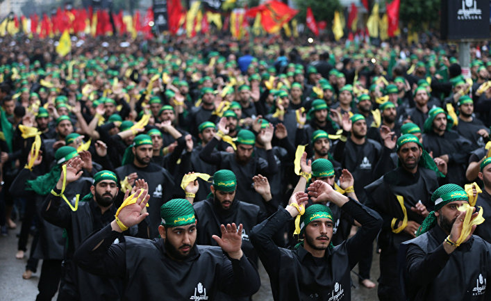 Сторонники движения «Хезболла» на марше в день Ашуры
