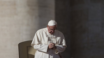 Папа Франциск во время аудиенции на площади Святого Петра