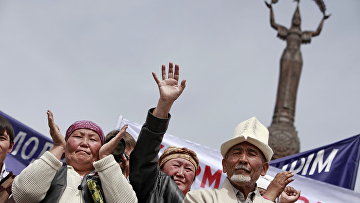 Митинги сторонников президента Киргизии Курманбека Бакиева и оппозиции прошли в Джалалабаде