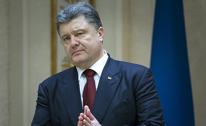 Президент Украины Петр Порошенко общается с журналистами после переговоров в Минске