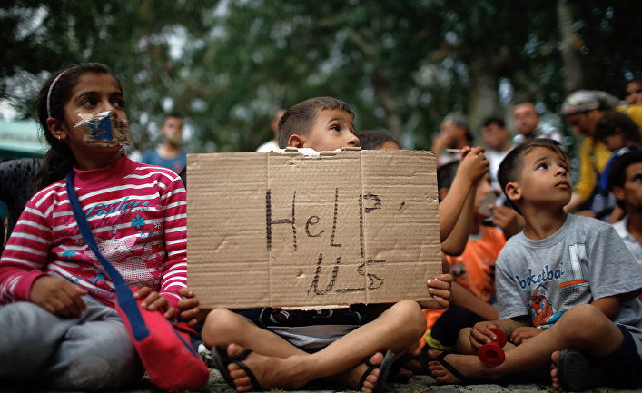 Дети на акции протеста беженцев в городе Эдирне, Турция