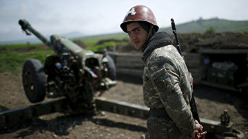 Армянский солдат на артиллерийской позиции
