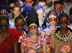 Показ коллекции Роналдо Фрага в рамках недели моды Сан-Паулу Показ коллекции Роналдо Фрага в рамках недели моды Сан-Паулу