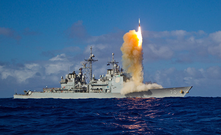 Корабль USS Lake Erie (CG-70) с боевой информационно-управляющей системой Aegis
