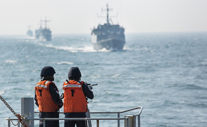 Норвежские моряки во время учений НАТО в Балтийском море