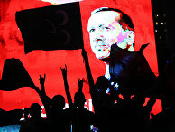 Сторонники президента Турции Реджепа Тайипа Эрдогана во время митинга на площади Кызылай в Анкаре
