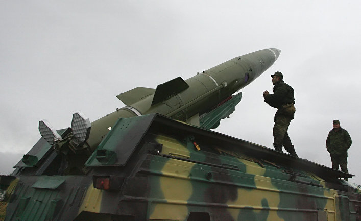 Подготовка ракетного комплекса «Точка» к пуску тактической ракеты на военном полигоне «Павенково» в Калининградской области