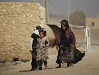 Люди бегут с территории, контролируемой ИГИЛ в Сирии