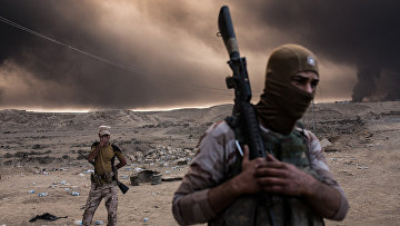 Иракские солдаты приблизительно 60 километрах к югу от Мосула