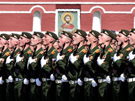 Российские военнослужащие на военном параде победы на Красной площади в Москве