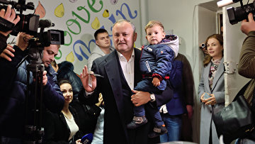 Лидер социалистов Молдовы Игорь Додон на президентских выборах в Кишиневе