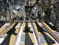 Американские автоматические винтовки М16 на ливанской военной базе