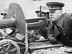 Маршал Советского Союза, четырежды Герой Советского Союза Георгий Константинович Жуков на полевых учениях.