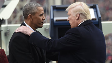 Барак Обама пожимает руку избранному президенту США Дональду Трампу. 20 января 2017