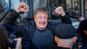 Участник антикоррупционного митинга в Москве