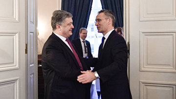 Президент Украины Петр Порошенко и генеральный секретарь НАТО Йенс Столтенберг