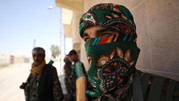 Бойцы сирийских демократических сил в западном районе Ракки
