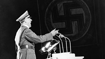 Адольф Гитлер выступает в Берлине, 1937 год